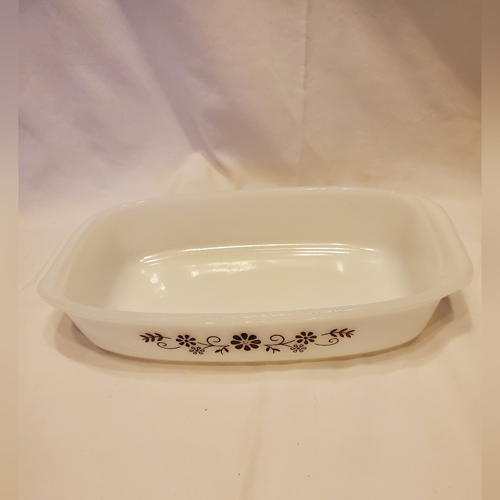 Dynaware Pyr-O-Rey Vintage 1Qt Milk Glass Rectangular Baking Dish